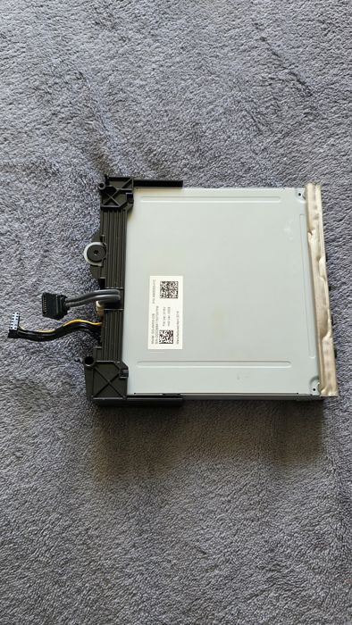Naped Xbox One S