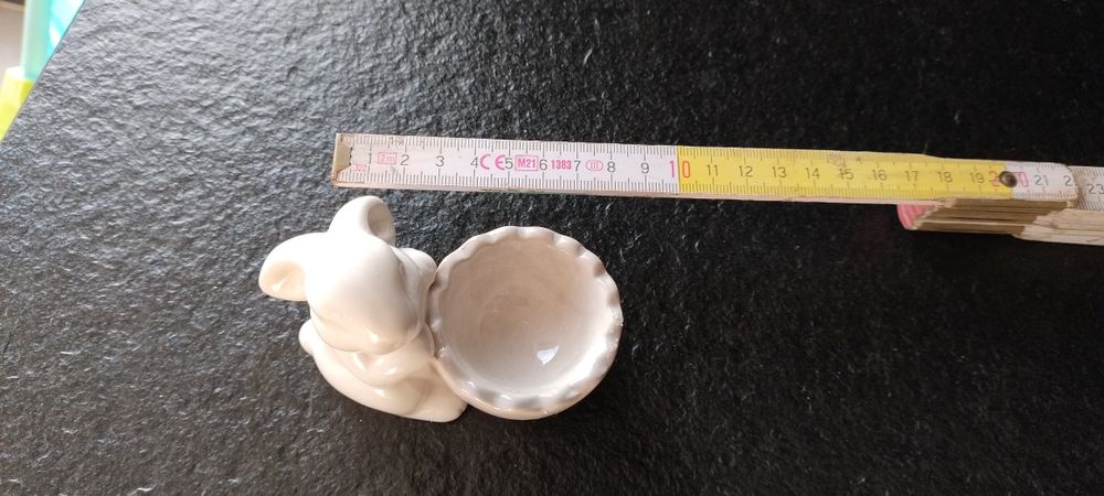 Figurka ceramiczna  zajączek na jajko