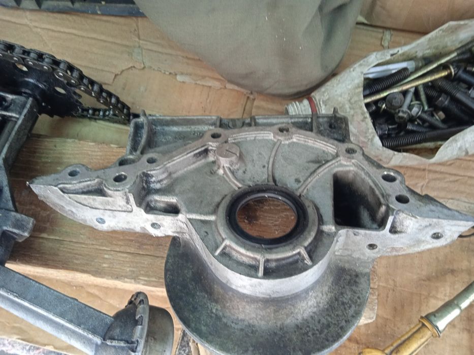 Шків, масляний насос, шатун , помпа двигуна к9к Рено кенго 1,5 дсі