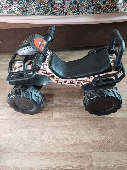 Машинка джип толокар