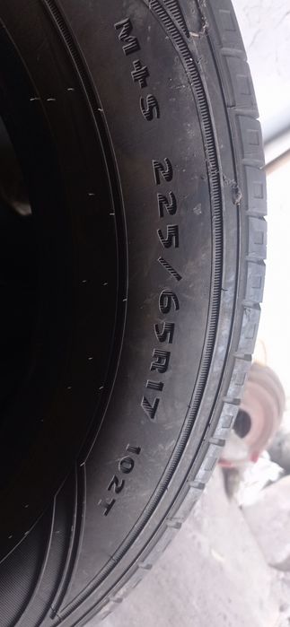 Продам шини 225/65R17