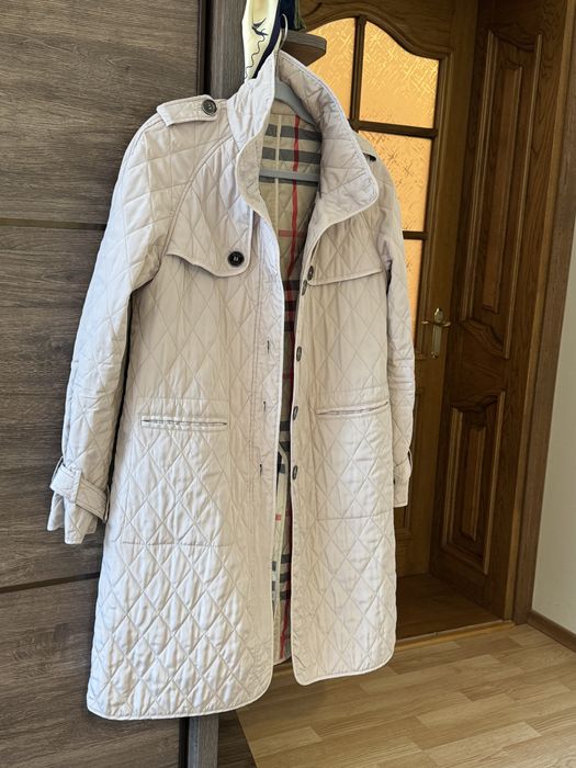 Жіночий тренч на легкому утеплені