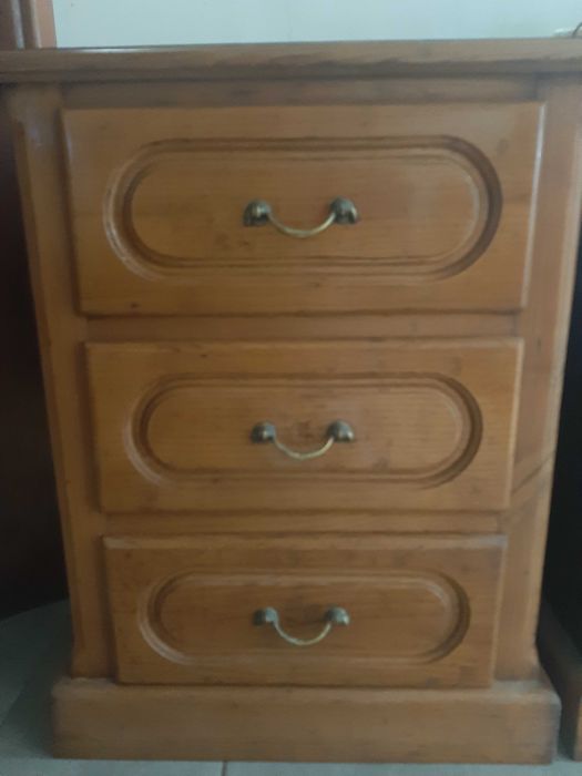 Camas solteiro e armário 3 gavetas