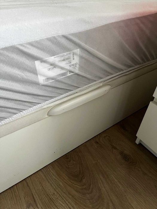 Cama 190 x 140 c\ colchão Pikolin