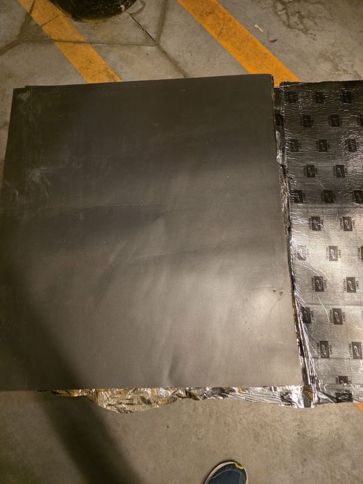 Mata wygłuszająca termoizolacyjna samoprzylepna z aluminium około 7 m²