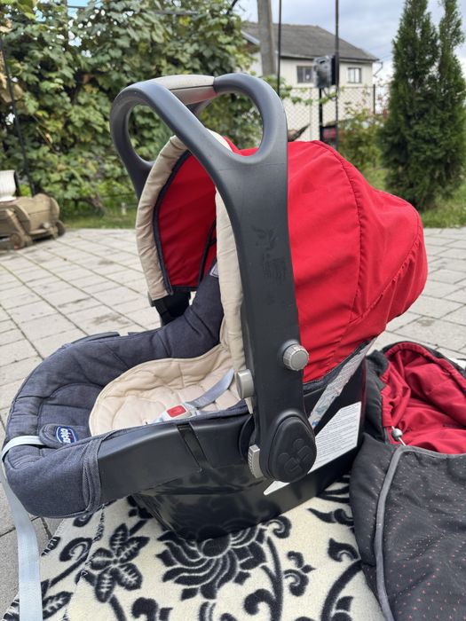 Продам автокрісло chicco 0-13