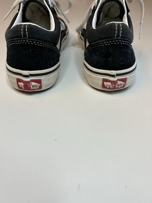 Vendo Vans Old Skool preto/branco tamanho 33 em bom estado.