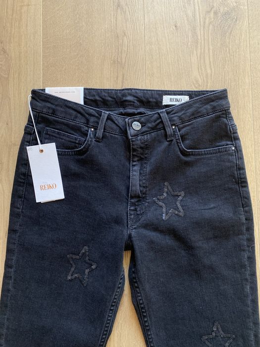 Spodnie, jeansy, dżinsy z ozdobnymi gwiazdkami z cekinów, ćwieków