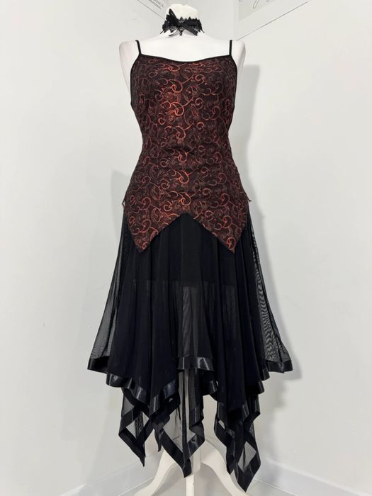 Asymetryczna sukienka czarna unikatowa z haftem vintage gothic