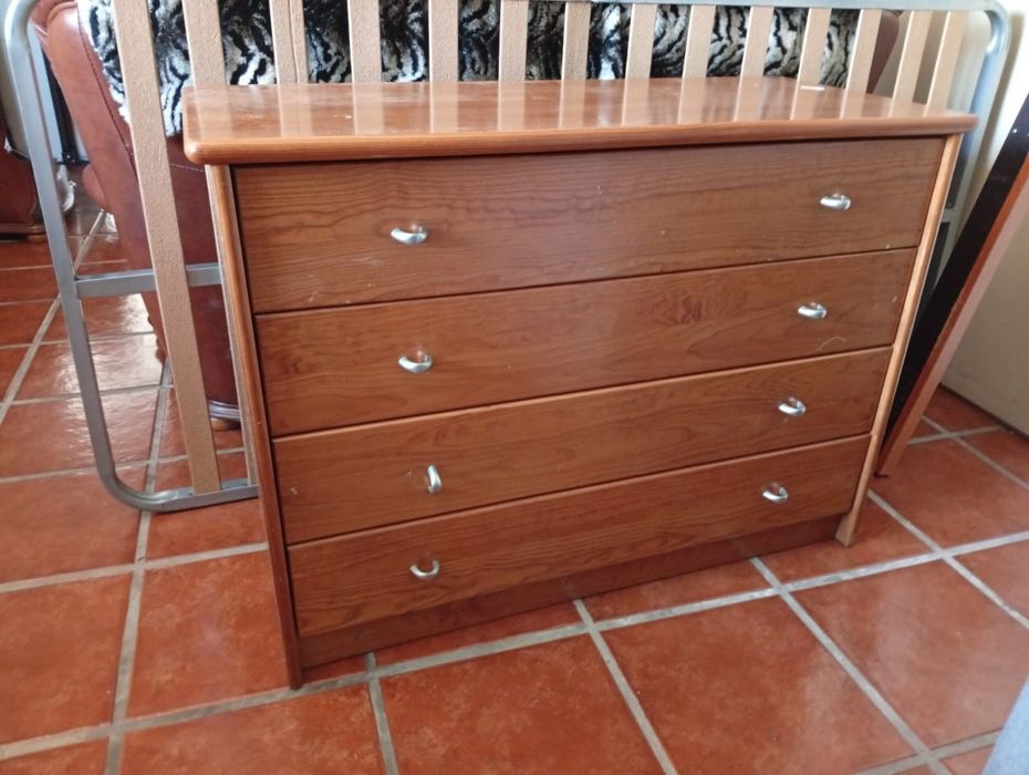 Cómoda em bom estado