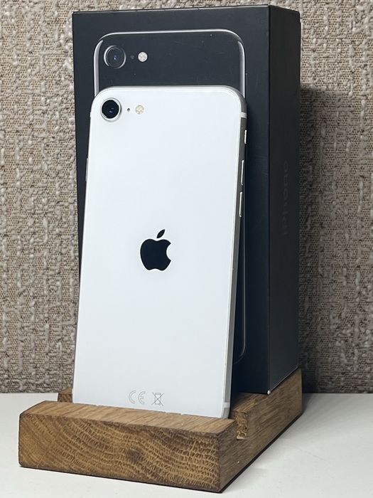 iPhone SE в ідеальному стані все гарно працює)