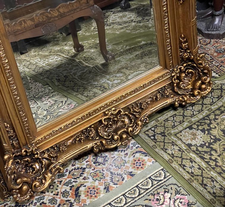 Grandioso espelho biselado em talha dourada