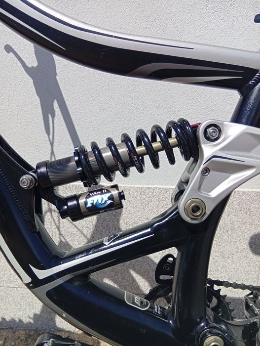 Bike Downhill Specialized Big Hit FSR II AMANHÃ 700€ VENDA URGENTE!!