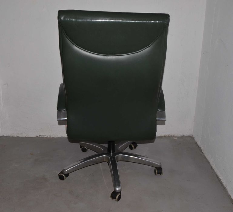 Fotel biurowy, zielona skóra, podstawa jezdna, Profim
