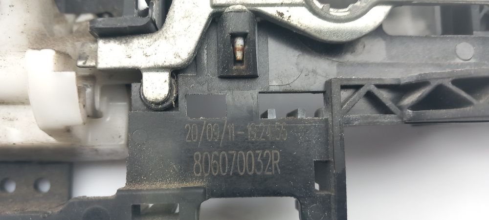 Puxador porta frente esquerda RENAULT Megane III Coupé (DZ0/1_)