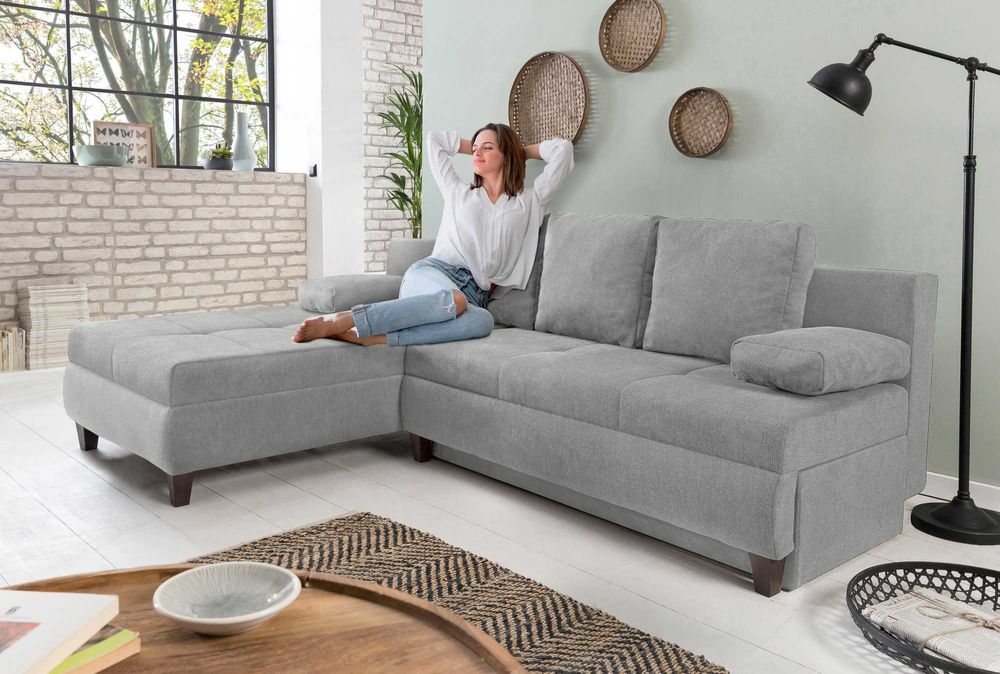 Mały narożnik do salonu z funkcją spania i pojemnikiem i sprężynami