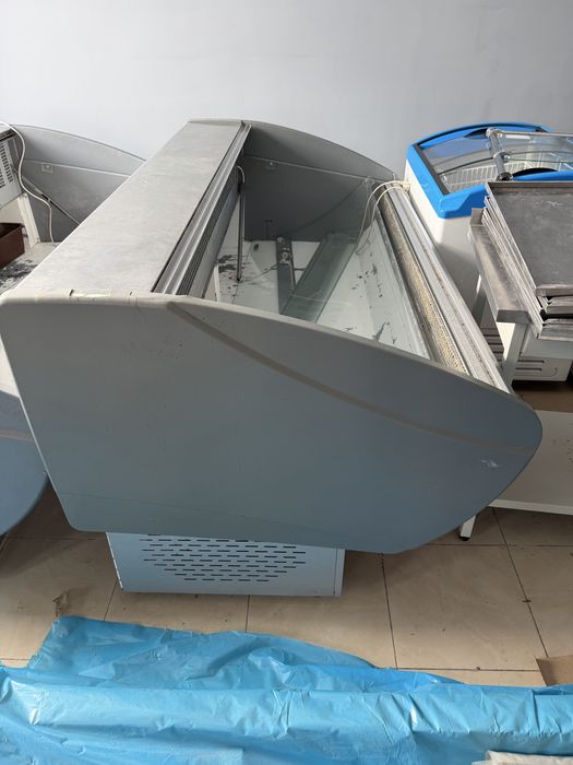 Продам вітрини - холодильник та морозильні камери