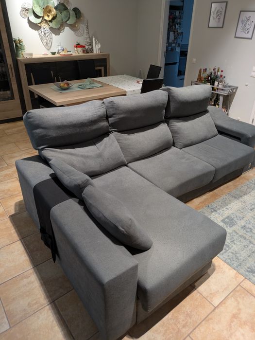 Sofá chaise long mais puffs