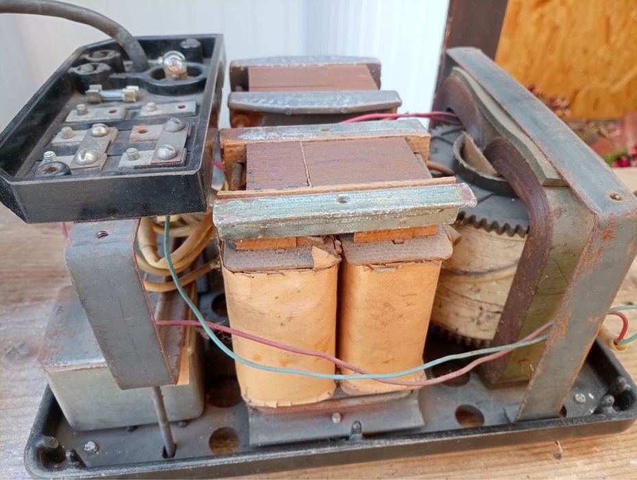 Стабілізатор напруги 200 V, 200 Вт
