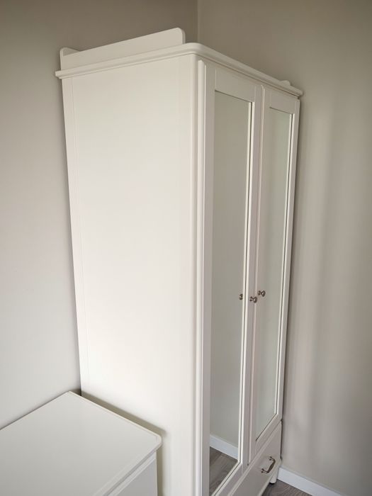 Szafa Ikea Tyssedal biała z lustrem i szufladą