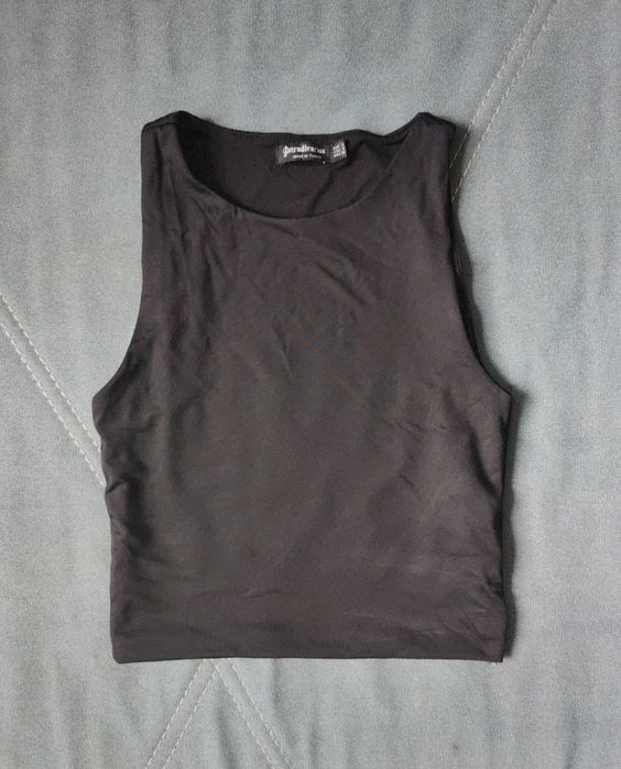 Top bez rękawów crop top krótka bluzka czarna Stradivarius