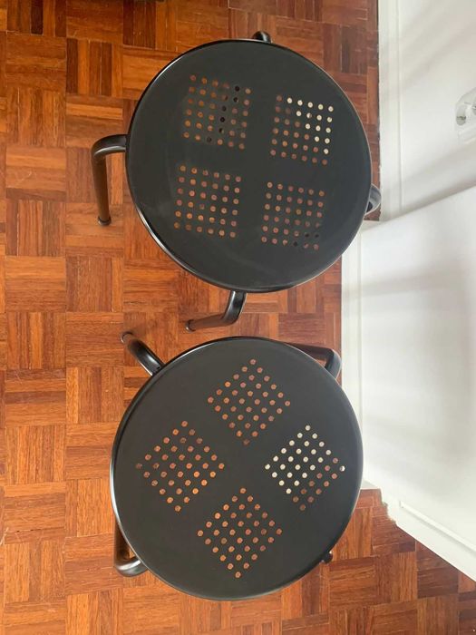 Banquetas redondas de ferro