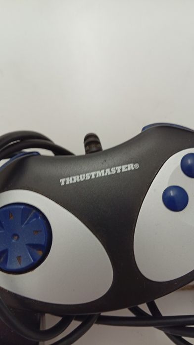 Comando retro antigo de videojogos Trustmaster