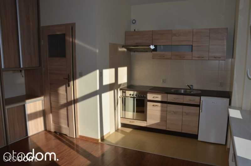 Przytulna kawalerka do wynajęcia w centrum Sławna, pierwsze piętro.