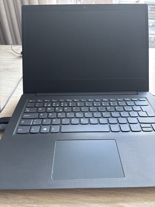 Portatil Lenovo V14 -