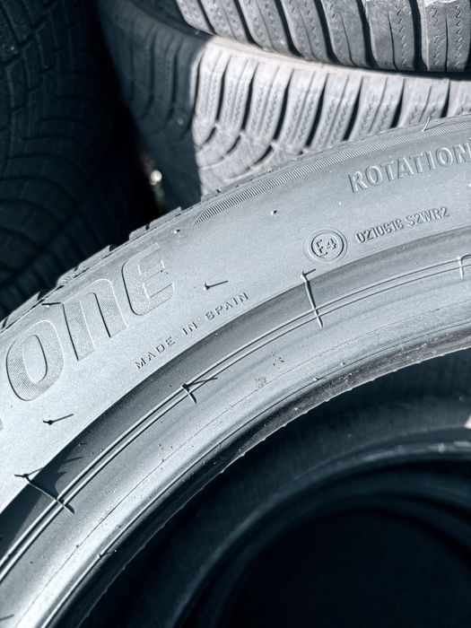 235 50 19 Bridgestone LM005 90% Шини Зима
