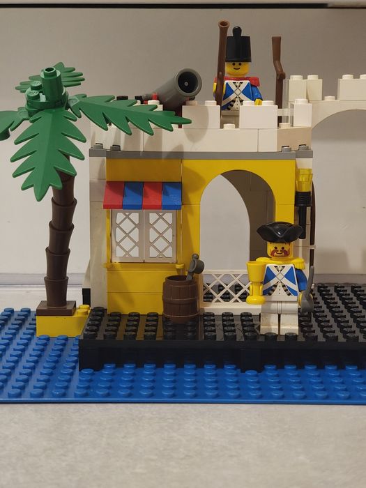 LEGO Pirates 6267 Lagoon Lock-up