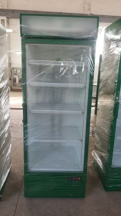Холодильник, холодильна вітрина, для води та продуктів.