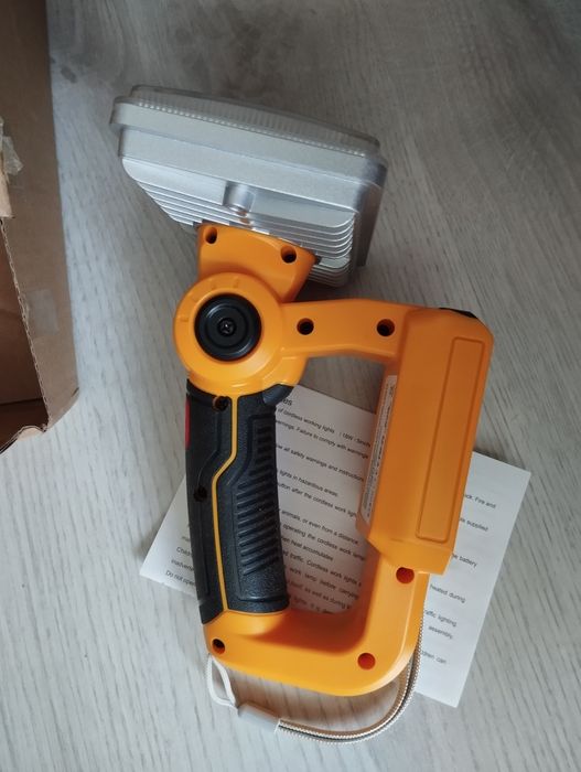 bezprzewodowa lampa robocza LED