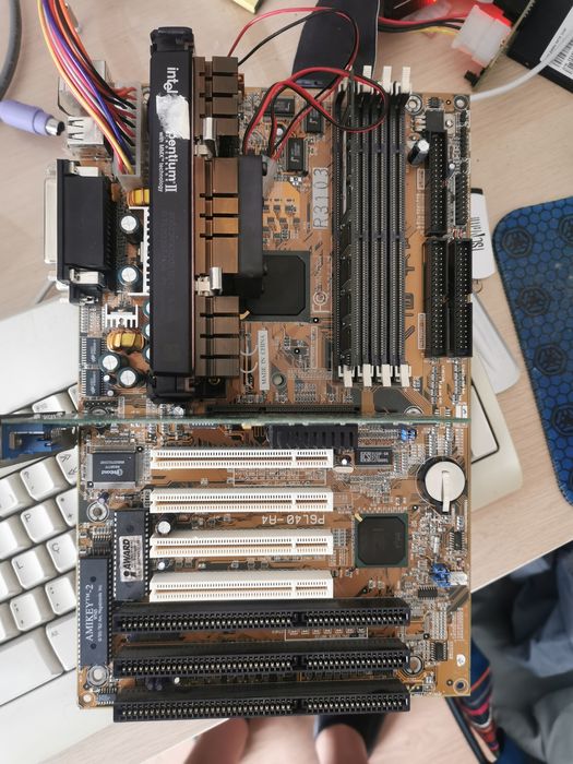 Motherboard Tekram Slot 1 com cpu e ram