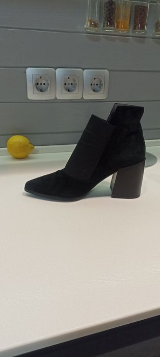 Продам демисизонные ботинки