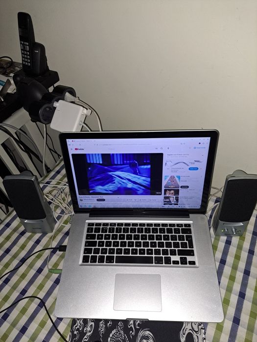 portátil da Apple MacBook pro de 15 .6 polegadas i