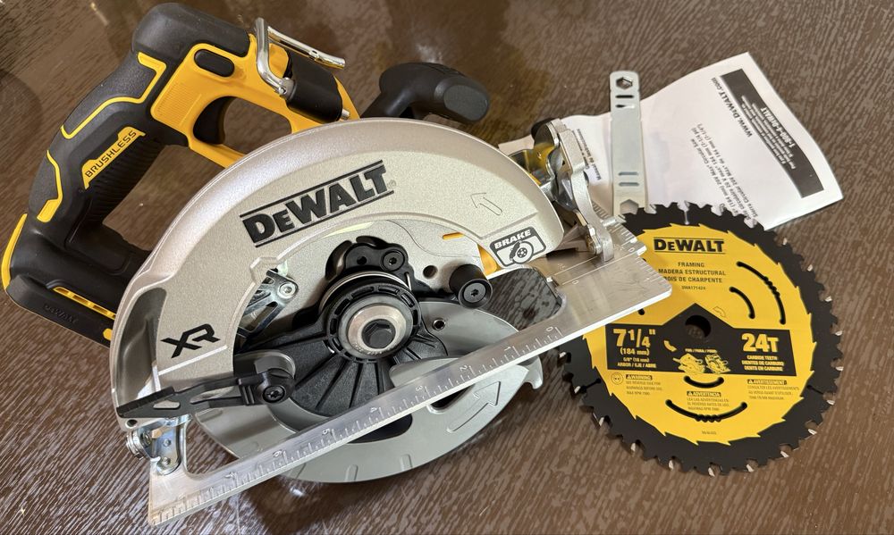 Циркалярна пила DeWalt  DCS590