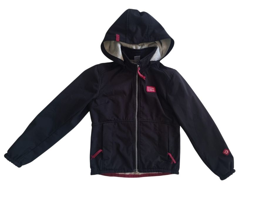Czarna kurtka przejściowa softshell didriksons
Rozmiar 140 cm
Szerokość od pachy do pachy 43 cm 
Dlugosc całkowita 49 cm 
Stan bardzo dobry