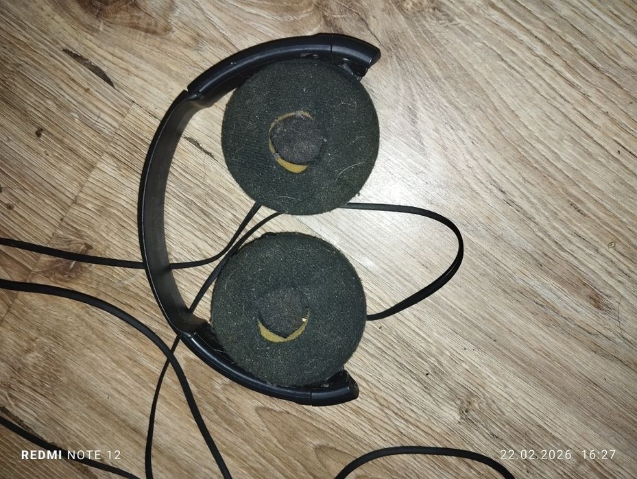 Czarne słuchawki sony