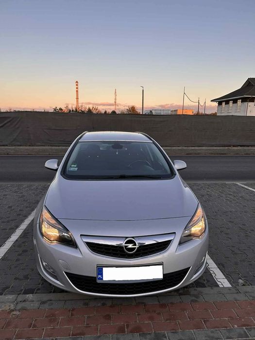 Opel Astra Sprzedam Opel Astra j Sports Tourer 1.7CDTI / HAK