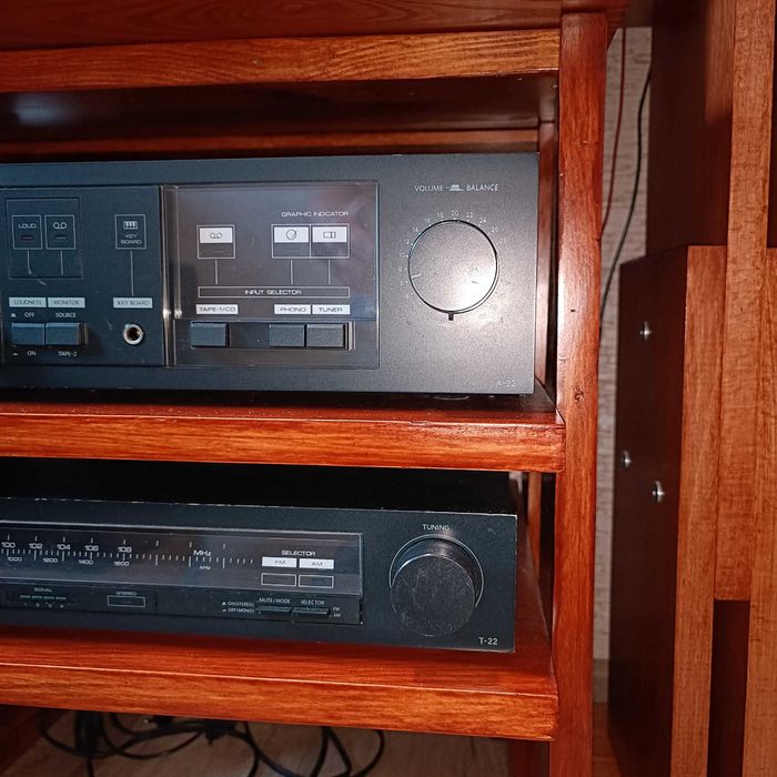 Продам тюнер Onkyo T-22.