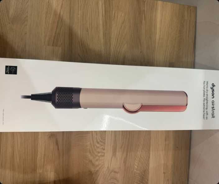 Zupełnie nowa prostownica do włosów AirStrait Prezent