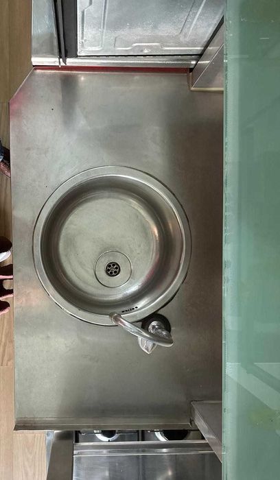 Vende-se móvel lava-mãos em inox ideal para talhos, cafés, pastelarias, snack-bares, restaurantes ou zonas de preparação alimentar.