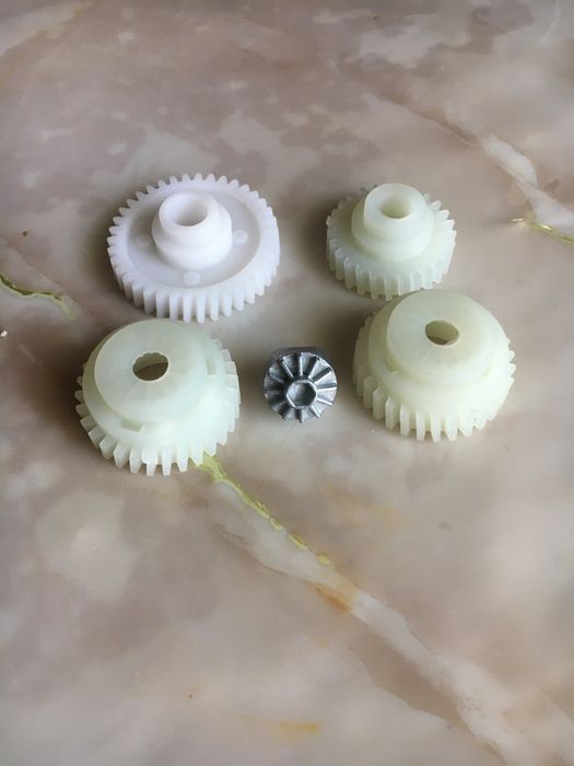 Шестерні люка toyota avensis t 22