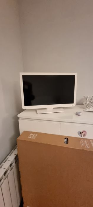 Tv Toshiba Led cor branca