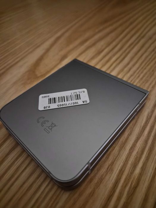 Samsung flip6 stan idealny