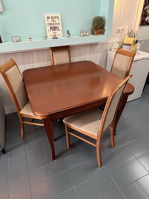 Vende-se mesa + 4 cadeiras