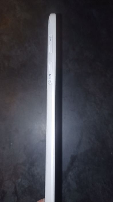 Samsung SM-T 561