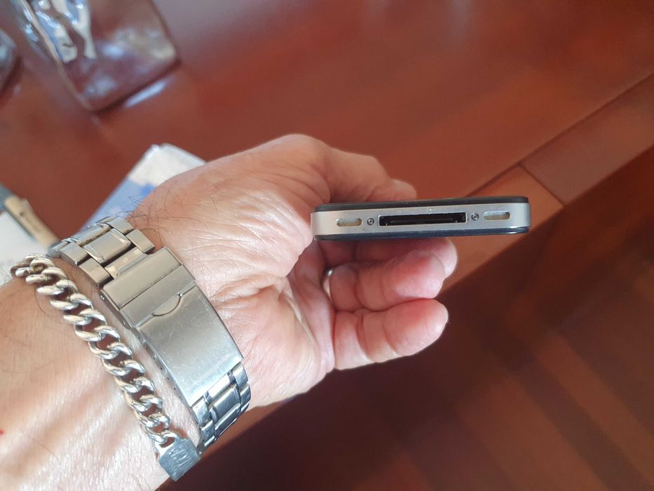 Old Black iPhone Mobile Phone64737985733507120