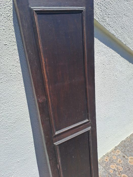 Secretaria, estante de livros e cadeira de braços antiga